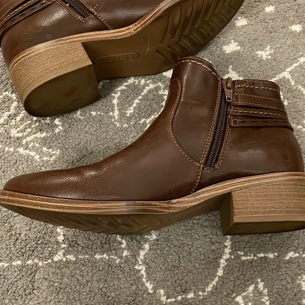 Baretraps Medley Brown comfy ankle booties - Picture 4 of 13